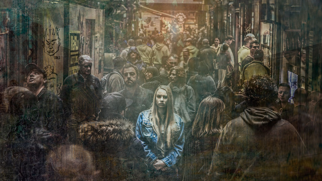 ansia donna sola in mezzo alla gente